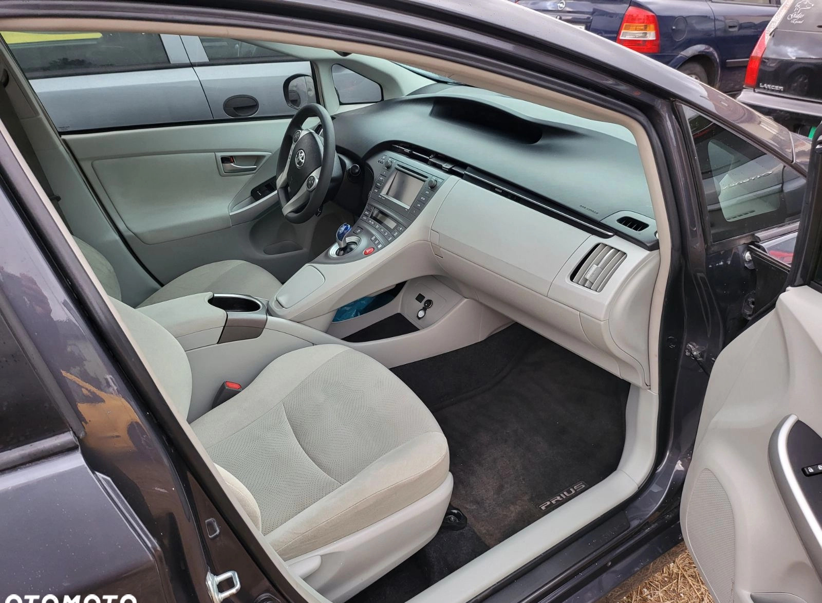 Toyota Prius cena 45000 przebieg: 170000, rok produkcji 2014 z Pruszków małe 37